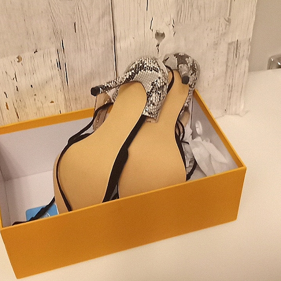 Shoes - Picture 2 of 3